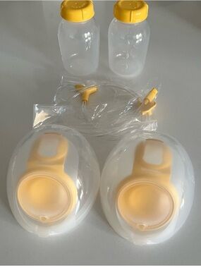 Medela Breast Pump Collection Cups Tubing and Bottles set NEW